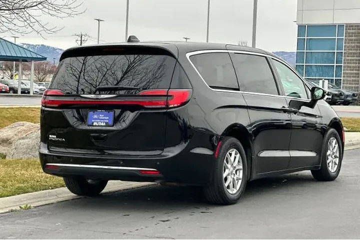 $31995 : Chrysler Pacifica 2024 Touri image 2