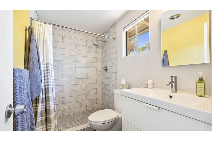 $1050 : 2-bed available for rent image 5