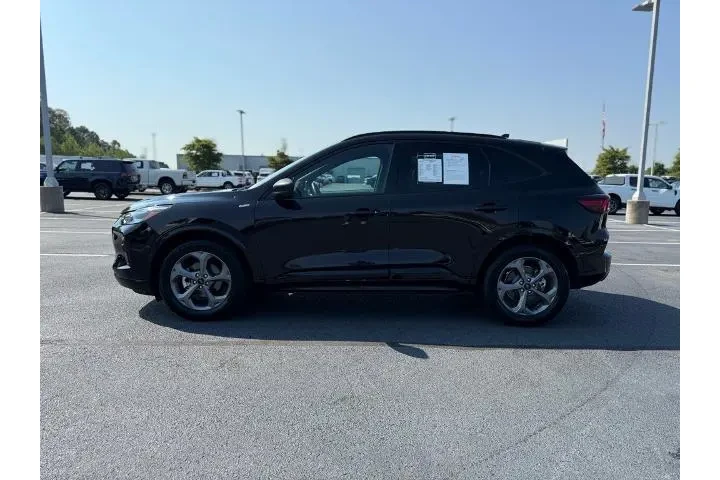 $17779 : Ford Escape 2023 ST-Line 4dr image 4