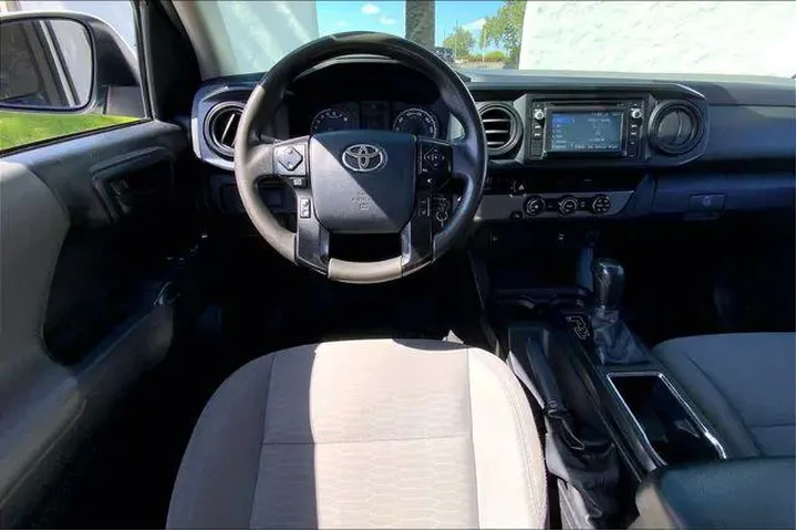 $20985 : Toyota Tacoma 2018 4x2 SR5 4 image 5