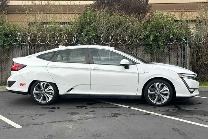 $18991 : Honda Clarity Plug-In Hybrid image 7