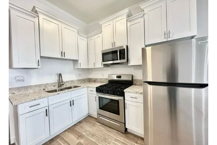 $1200 : ¡LUJOSO APT 1 RECÁMARA 1 BAÑO! image 3