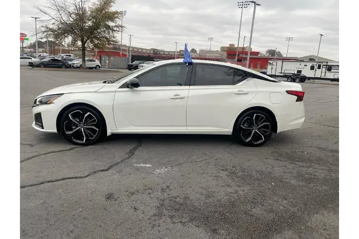 $23699 : Nissan Altima 2023 2.5 SR 4d image 4