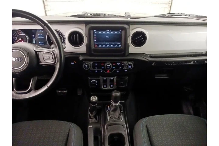 $27998 : Jeep Wrangler 2021 4x4 Islan image 9