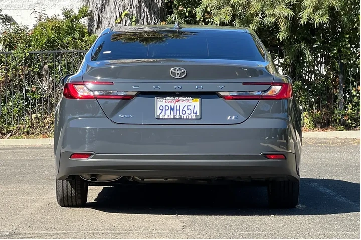 Toyota Camry 2025 LE 4dr Sed image 4
