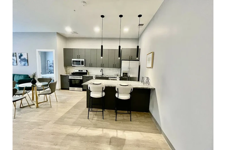 $1300 : House Full Of Love image 5