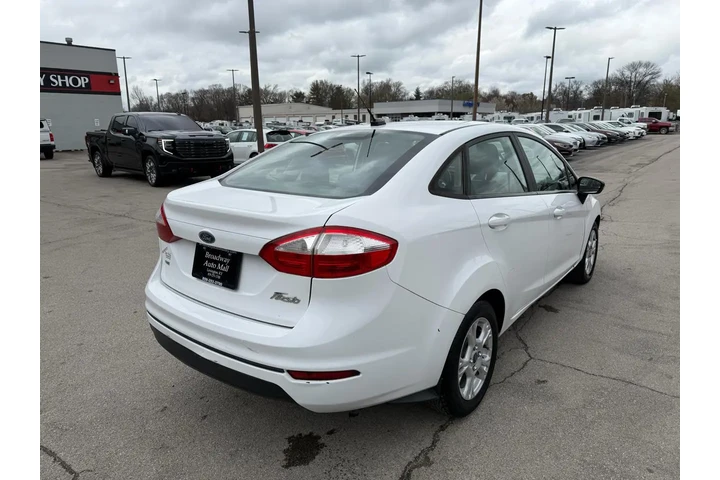 $5450 : 2015 Fiesta SE image 2