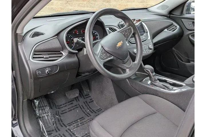 $16294 : Chevrolet Malibu 2023 LT 4dr image 10