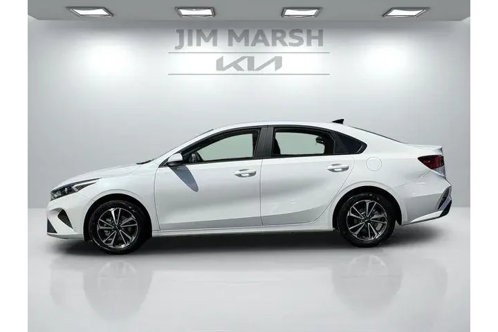 $18588 : Kia Forte 2023 LXS 4dr Sedan image 3