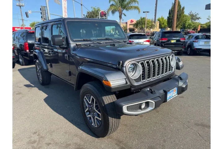 $39998 : 2025 Wrangler Sahara image 3