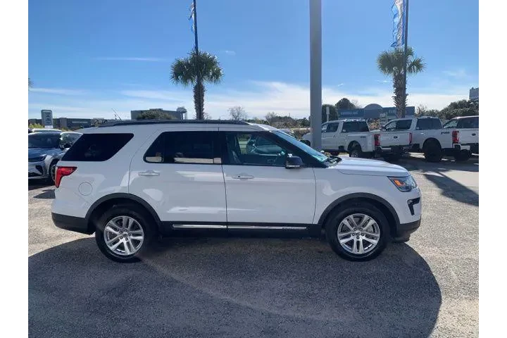 $18794 : Ford Explorer 2018 XLT 4dr S image 2