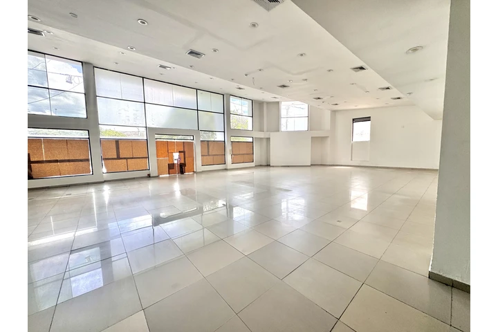 $14270000 : Amplio local con vitrina image 5