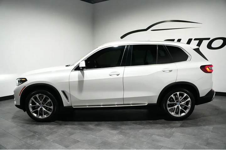 $33878 : 2022 X5 xDrive40i image 3