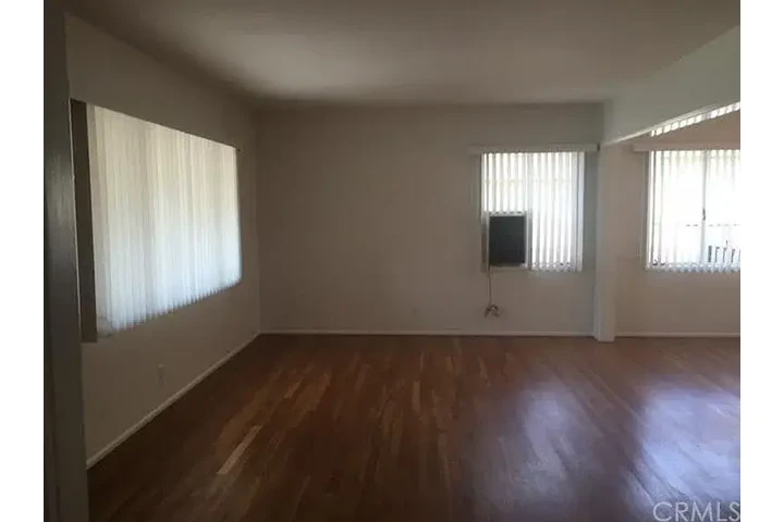 $800 : This home offers 2 bedrooms, 1 image 3