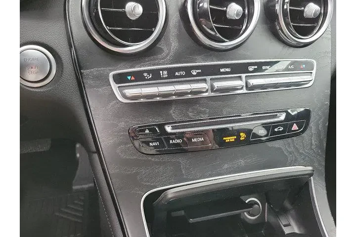 $18000 : Mercedes-Benz GLC 2019 GLC 3 image 9