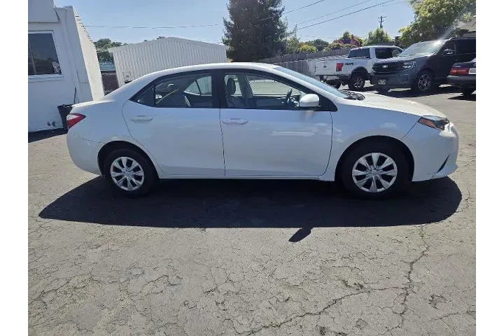 $15950 : Toyota Corolla 2014 LE Eco 4 image 4