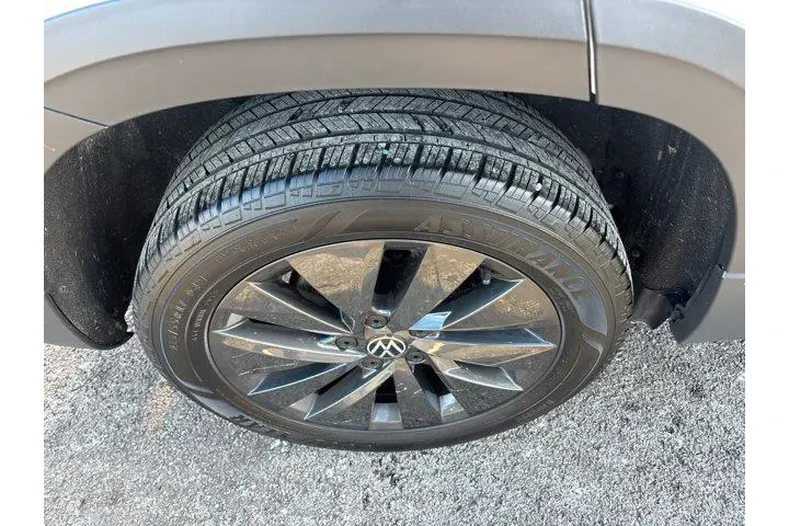 $18985 : Volkswagen Taos 2023 S 4dr S image 10