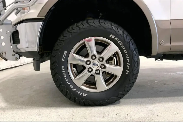 $33391 : Ford F-150 2019 4x4 Lariat 4 image 6