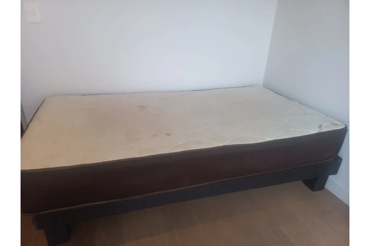 $2000 : vendo cama matrimonial image 1