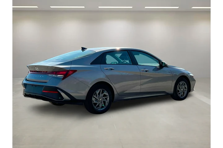 $18989 : Hyundai ELANTRA 2024 SEL 4dr image 7