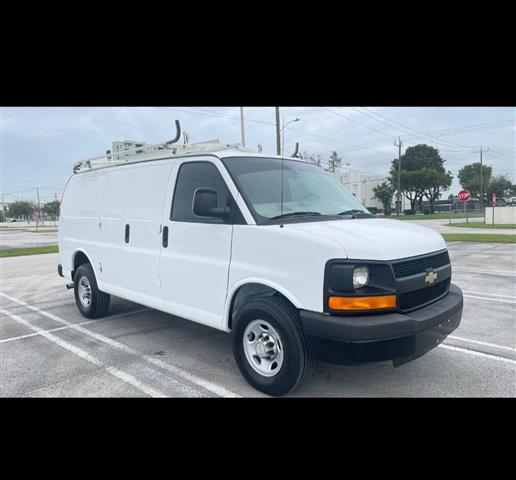 Chevrolet express 2500 image 7
