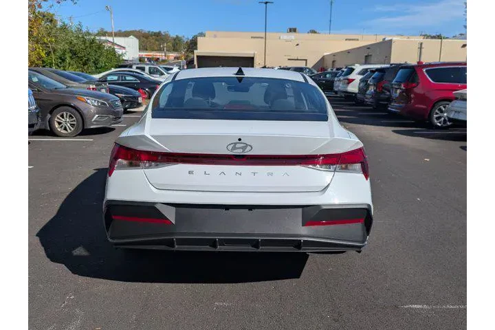 $19944 : Hyundai ELANTRA 2024 SEL 4dr image 4
