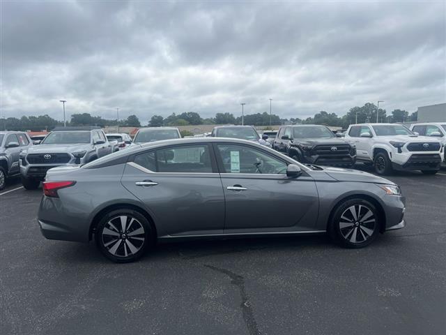 $19018 : PRE-OWNED 2022 NISSAN ALTIMA image 8