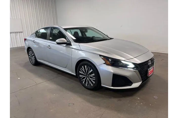 $17527 : Nissan Altima 2023 2.5 SV 4d image 1