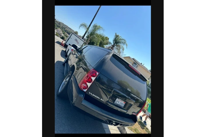 $6000 : GMC Yukon XL image 4