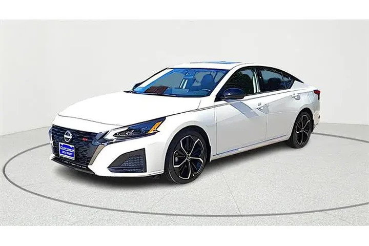 $23442 : Nissan Altima 2024 2.5 SR 4d image 3