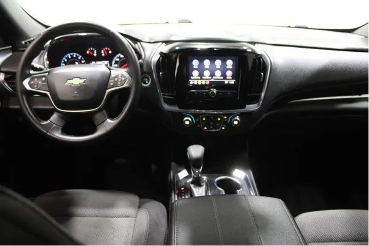 $25982 : Chevrolet Traverse 2022 LT C image 2