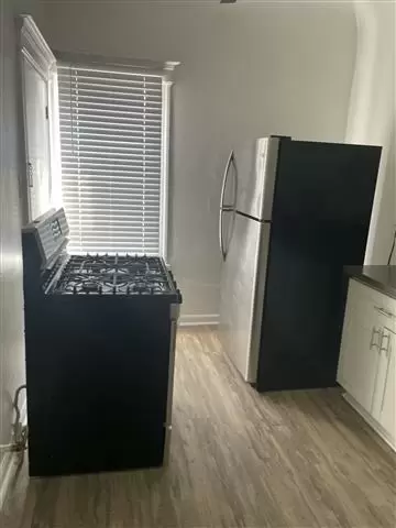 $1500 : 939 Valencia St image 3