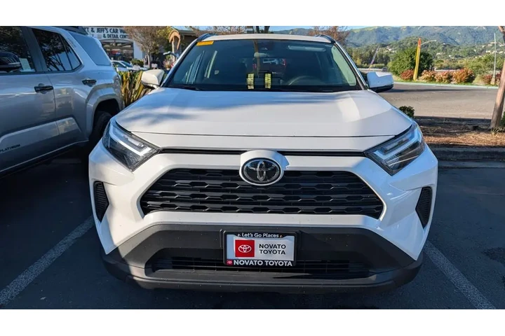 $32990 : 2024 RAV4 XLE image 7