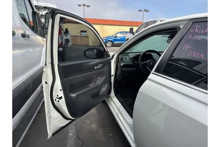 $21344 : Nissan Altima 2022 2.0 SR 4d image 4