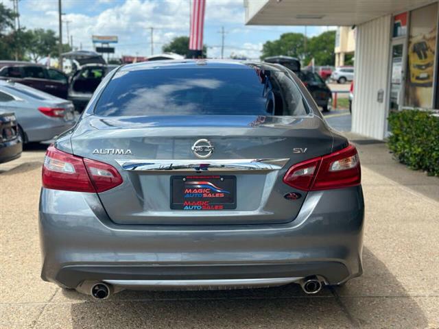 $7900 : 2018 Altima 2.5 S image 7