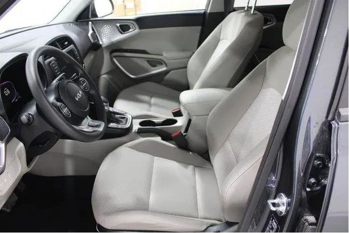 $19989 : Kia Soul 2024 LX 4dr Crossov image 3