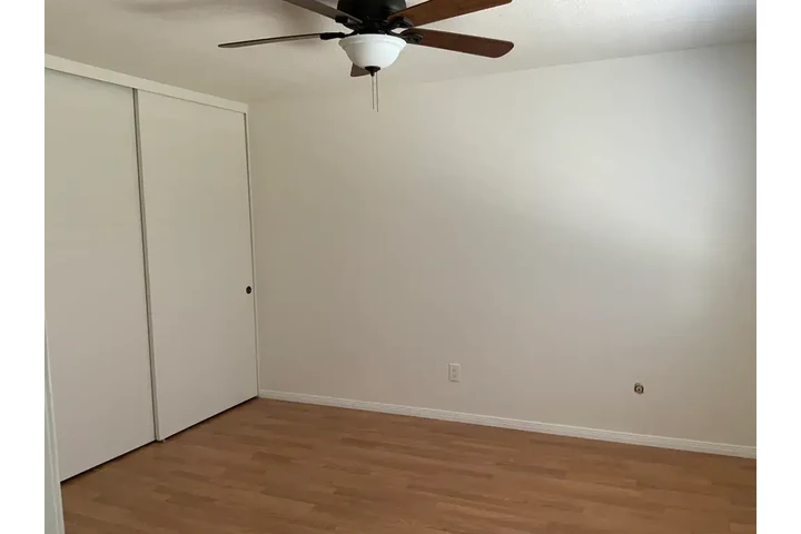$1490 : Rialto Casa Available image 4