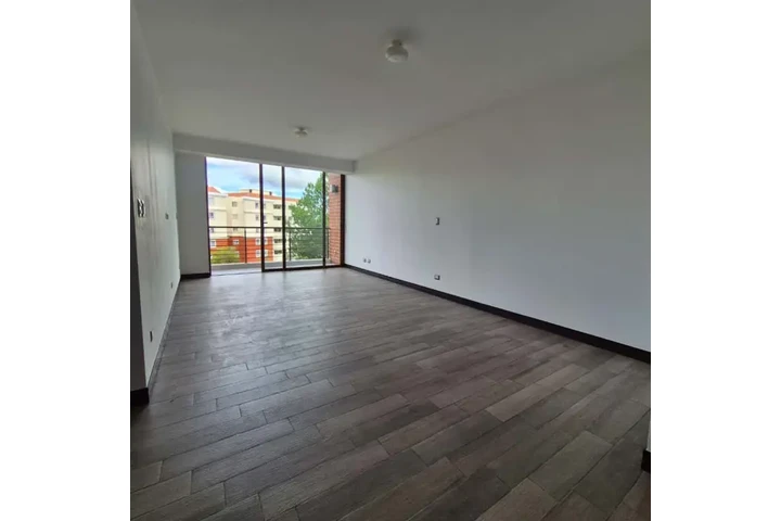 $1 : Apartamento en Venta zona 16 image 2