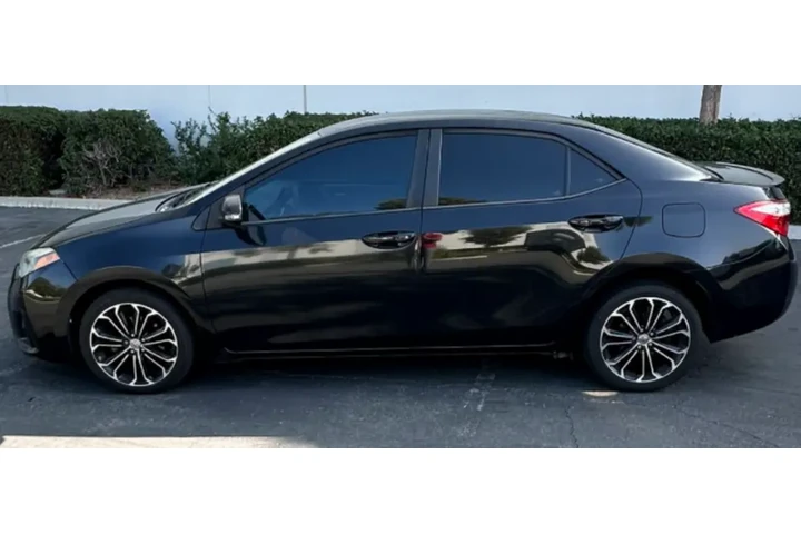 $3500 : Toyota Corolla 2015 image 4