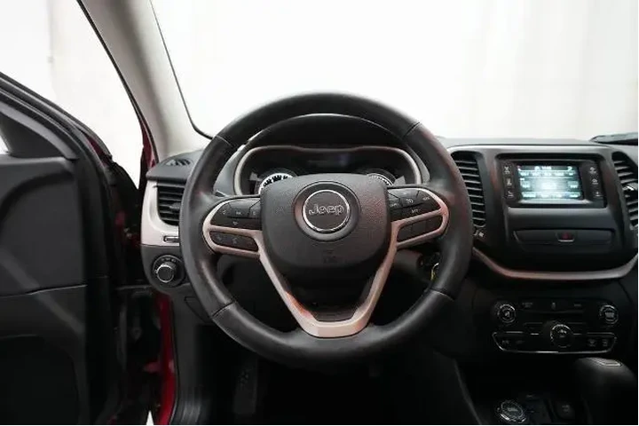 $13898 : Jeep Cherokee 2017 4x4 Sport image 4