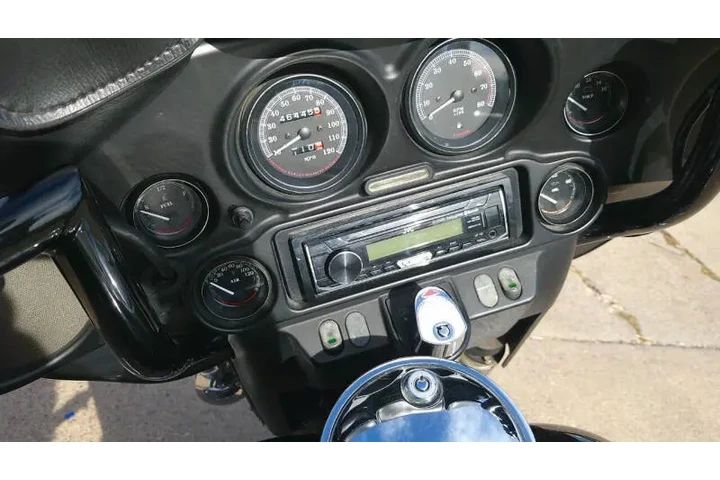 $4500 : 1999 Harley-Davidson FLHT Ele image 9