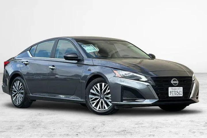 $21690 : Nissan Altima 2025 2.5 SV 4d image 1
