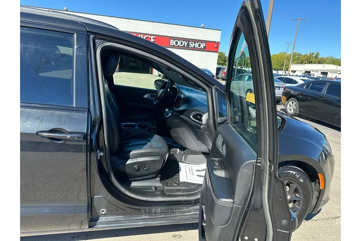 $7980 : 2018 Pacifica Touring L Plus image 9