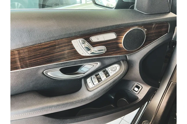 $17921 : Mercedes-Benz C-Class 2018 C image 9