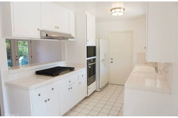 $1900 : Beautiful 2 Bedroom Home in LA image 4