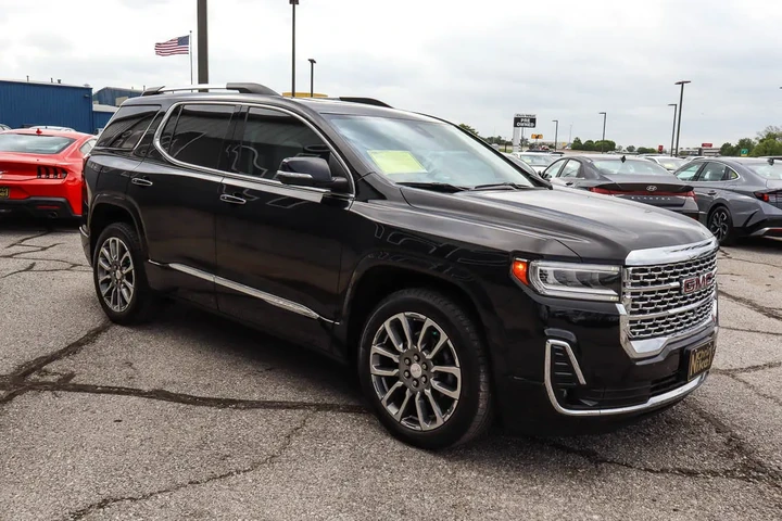 $38988 : 2023 Acadia AWD 4dr Denali image 3
