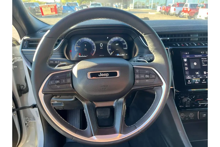 Jeep Grand Cherokee 2024 4x4 image 9