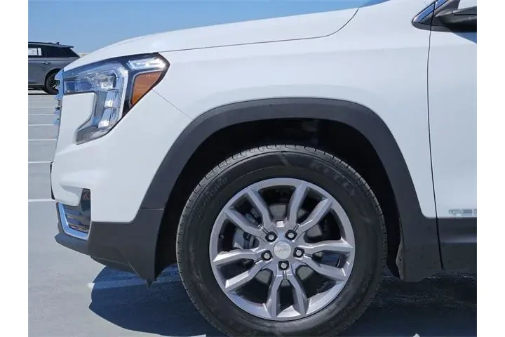 $29998 : GMC Terrain 2024 AWD SLT 4dr image 9