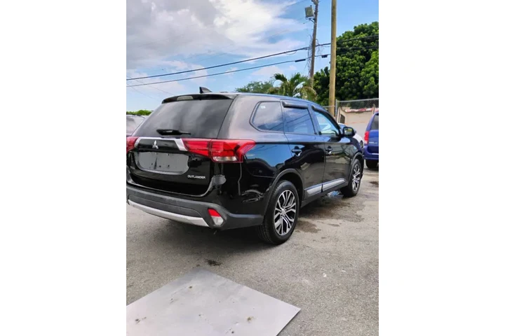 $8850 : 2018 Outlander LE image 5