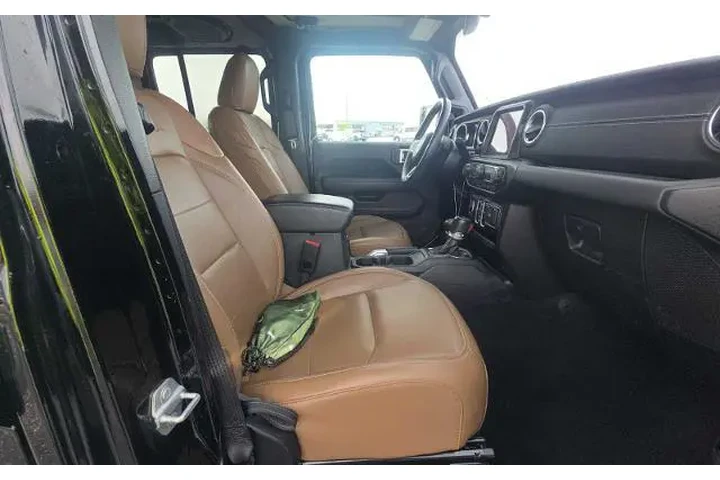 $30490 : Jeep Wrangler Unlimited 2022 image 10